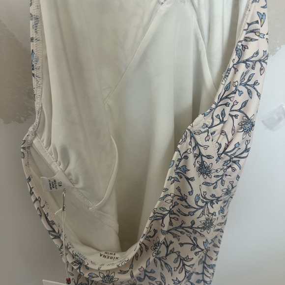 XiRENA Floral Patterned Garment - Picture 7 of 11